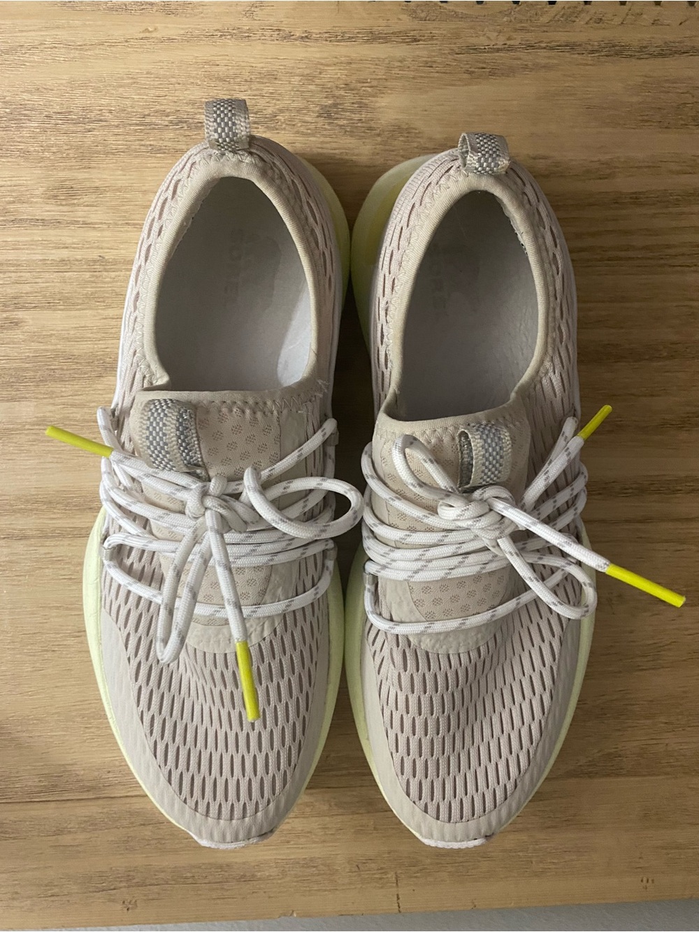 Sorel tennis shoes in Light Beige with Yellow Accents